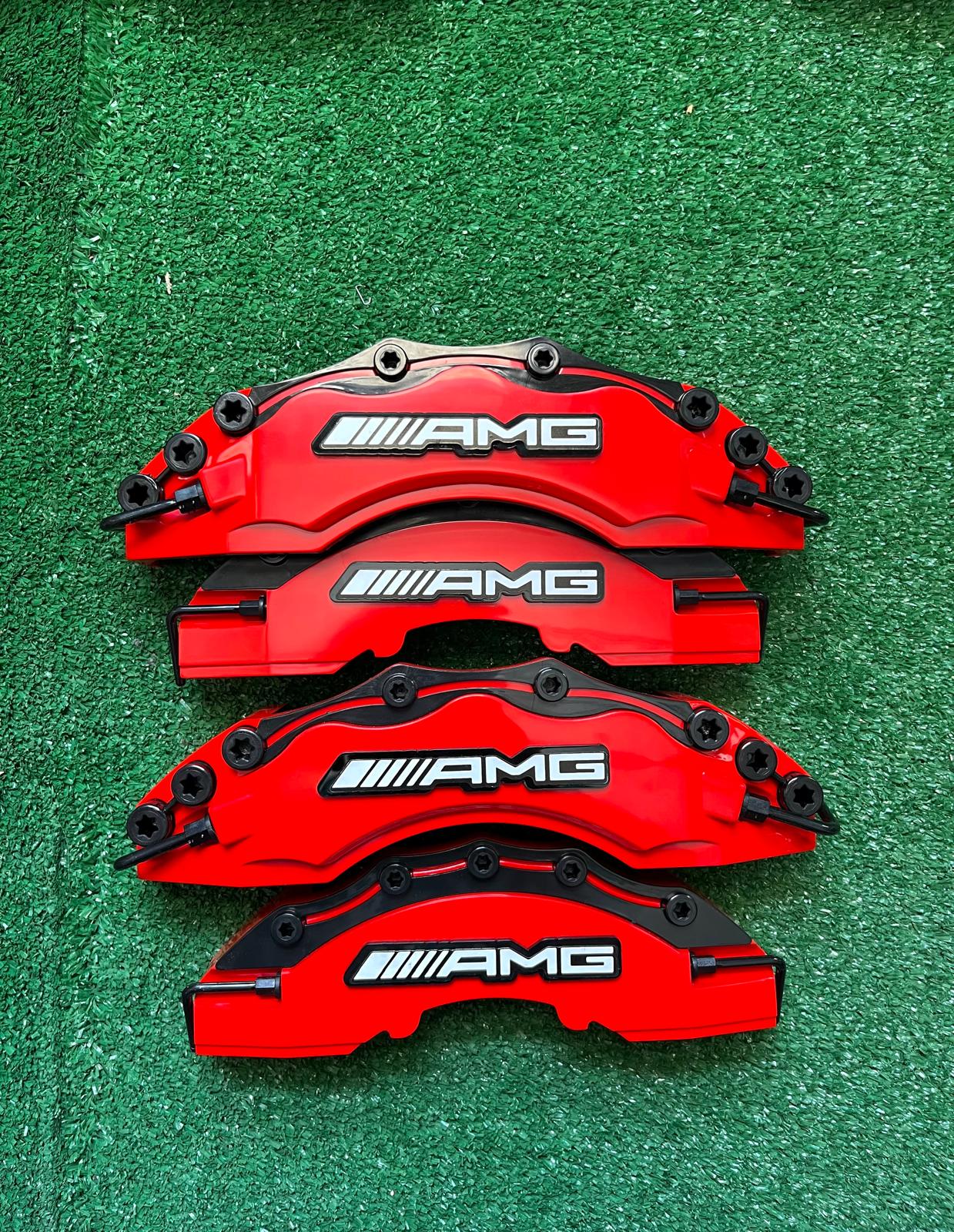 Cubierta de pinza de freno AMG de 4 piezas Disco estilo freno 3D rojo ✔️Cubierta de pinza de freno AMG ✔️Cubierta de pinza de freno universal Mercedes AMG✔️